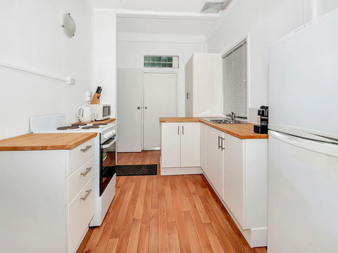 Easy Going Holiday Unit On McKenzie MK6 - LBG 3