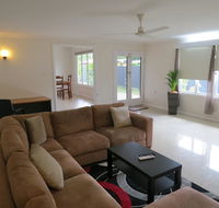 Edge Hill Clean  Green Cairns 7 Minutes from the Airport 7 Minutes to Cairns CBD  Reef Fleet Terminal - LBG