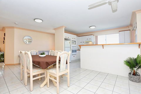 Enjoy Sunsets And Waterviews From Your Private Balcony - LBG 2