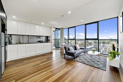 Executive City-centre Apartment With Parking - LBG 0