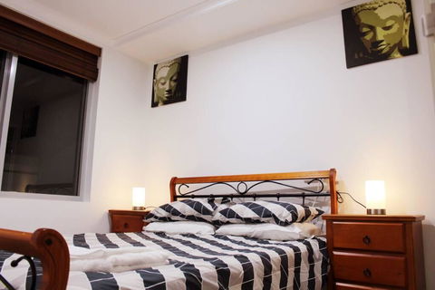 Executively Styled 2 Bed, 2 Bath, Perfect Location - LBG 3