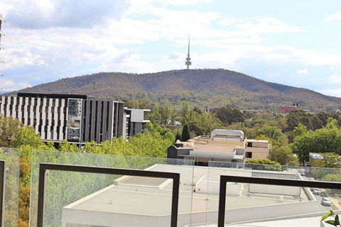 Executively Styled 2 Bed, 2 Bath, Perfect Location - LBG 1