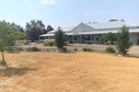 Farm House At The Gateway To The King Valley - LBG 2