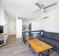 Flynns Beach Apartments 4 41 Pacific Drive - LBG