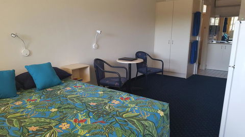 Fourth Ave Motor Inn - LBG 3