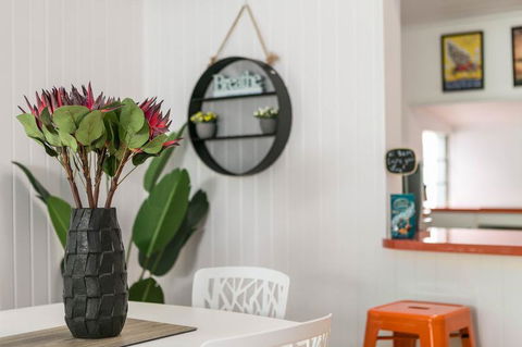 Gorgeous Cottage Close To The City - LBG 1