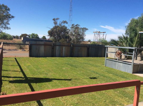 Ivanhoe Hotel Motel - LBG 1