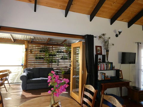 Kookaburra Cottage At Uralba Eco Cottages - LBG 3