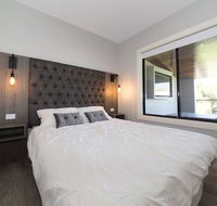 Luxury on Lewis - 6 Lewis Road - LBG