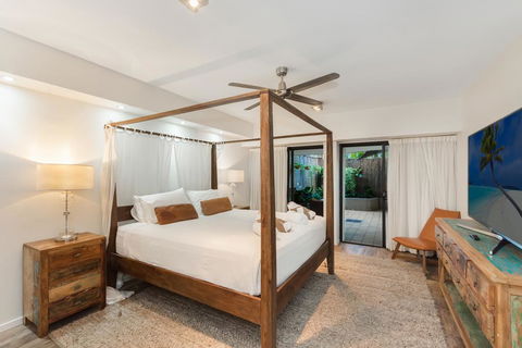 Luxury Pool Side Apartment In Beachfront Resort - LBG 3