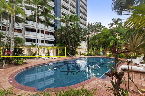 Luxury Pool Side Apartment In Beachfront Resort - LBG 1