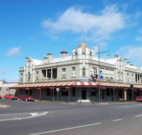 Madden's Commercial Hotel - LBG