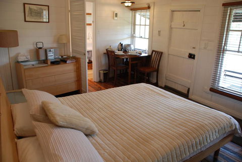 Mancuso Country Cottage Retreat - LBG 3