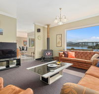 Manfield City Waterfront View Cottage - LBG