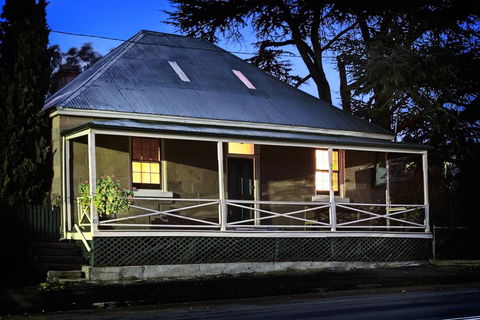 McCauley's Cottage - LBG 0
