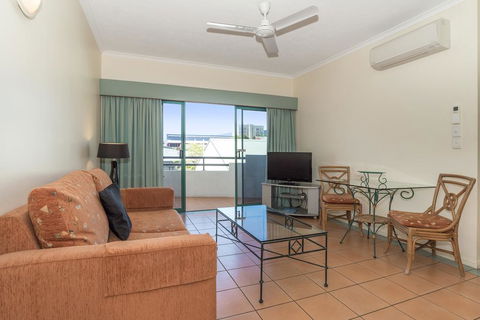 Mid City Luxury Suites - LBG 2