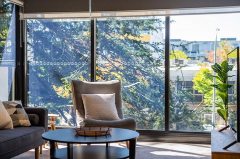Midnight Apartments Accommodate Canberra - LBG 0