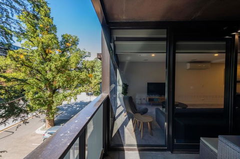 Midnight Apartments Accommodate Canberra - LBG 1