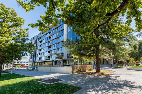 Midnight Apartments Accommodate Canberra - LBG 2