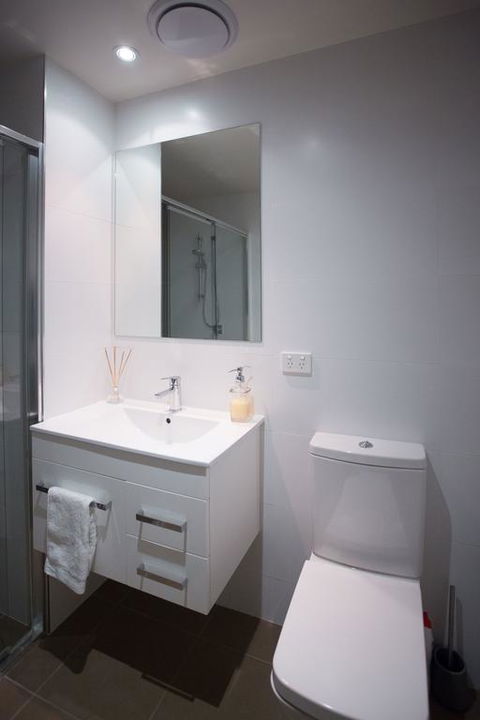Modern Executive Apartment @ Braddon, 1BR, Wine, Wifi, Secure Parking, Canberra - LBG 3