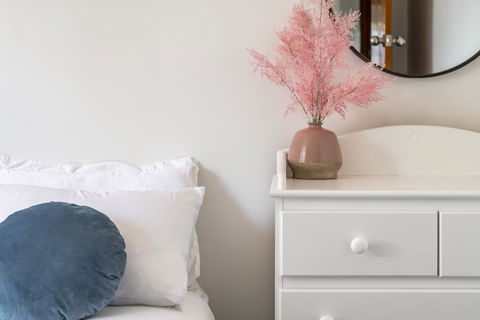 Moonah House-10 Mins To CBD & MONA, 4BR, 2 BATH, Great View, Park 3 Cars, Sleep 11, King Bed, En-suite - LBG 1