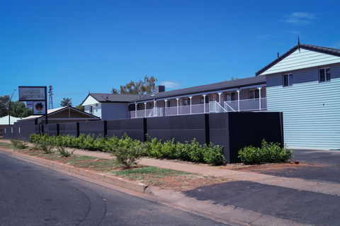 Oasis Motel - LBG 2