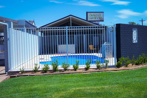 Oasis Motel - LBG 1