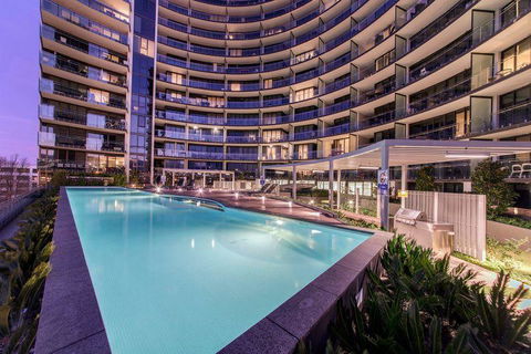 Perfectly Located Modern Apartment - Canberra CBD - LBG 1