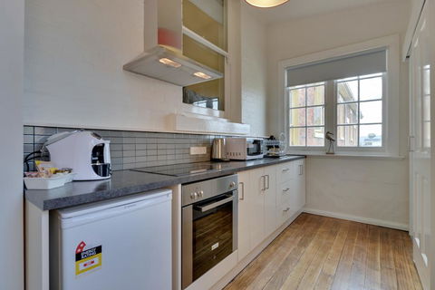 Portsea Place - LBG 1