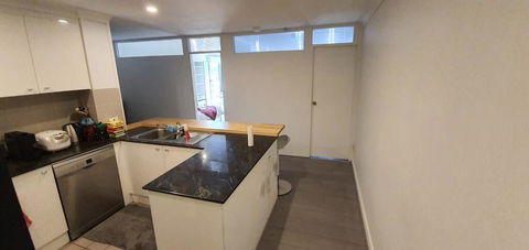 Private Modern Room - Plaza Building- In City Centre! - LBG 3