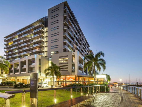 Privately Owned Hotel Room By Cairns Marina 222 - LBG 1
