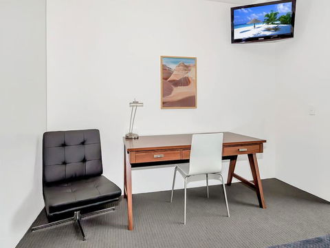 Privately Owned Hotel Room By Cairns Marina 222 - LBG 2