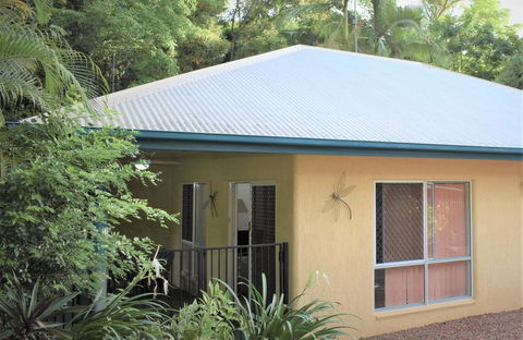 Rainforest Cottage Cairns - LBG 3