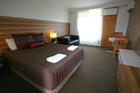 Red Cedars Motel - LBG 2