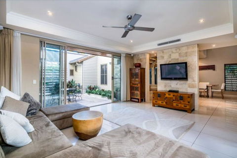 Resort Living With Private Pool Sleeps 8 - LBG 0