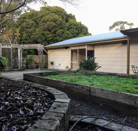 Romantic Getaway with Spa and Wifi - Pet Friendly - LBG