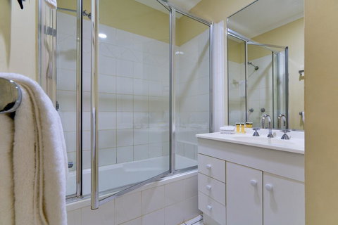 Sunset Waters Apartments - LBG 3