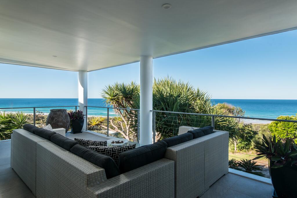 Accommodation Castaways Beach QLD LBG