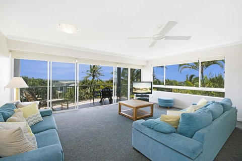 Sunshine Cove, Across The Road From The Beach - LBG 1