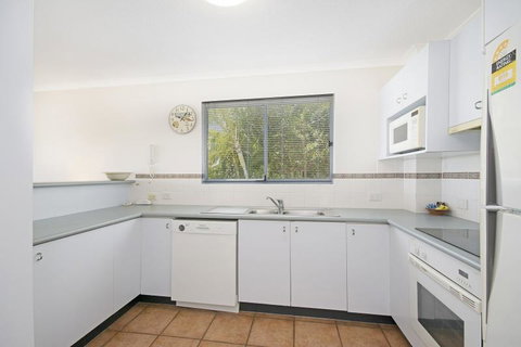 Sunshine Cove, Across The Road From The Beach - LBG 3