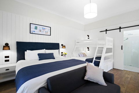 Surfaris Retreat - LBG 0