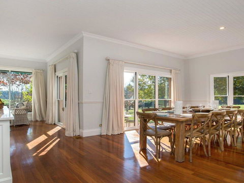 Sutton Downs - Renovated Country Home On 100 Acres - LBG 1