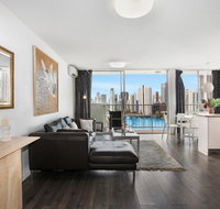 Sweeping Views of Surfers Paradise and Chevron Island - LBG