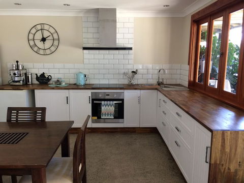 TAKURA HEIGHTS Modern Country Apartment With Pool Access - LBG 2