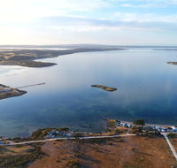 Tall Pines Beach House at Mount Dutton Bay part of Coffin Bay waterways - LBG