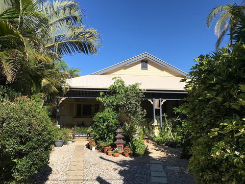 Tallow Beach Motel - LBG 2