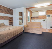 Tally Ho Motor Inn - LBG