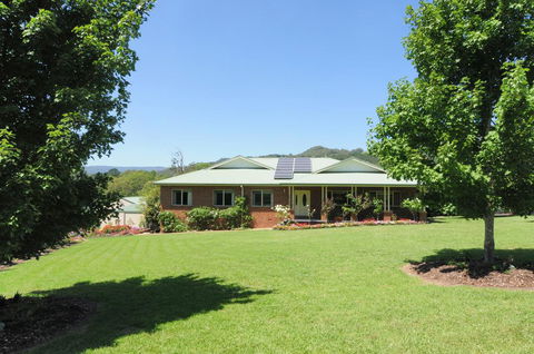 Tatiara - Spacious Family Friendly Home! - LBG 1