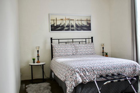 The Apartment - Moyston - LBG 1