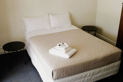The Australian Hotel Motel - LBG 2